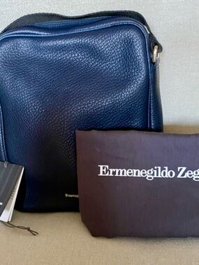 Ermenegildo Zegna Navy Pebbled Leather Messenger Crossbody